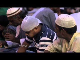 Iftar - the religious observances of Ramadan at Nizamuddin Dargah