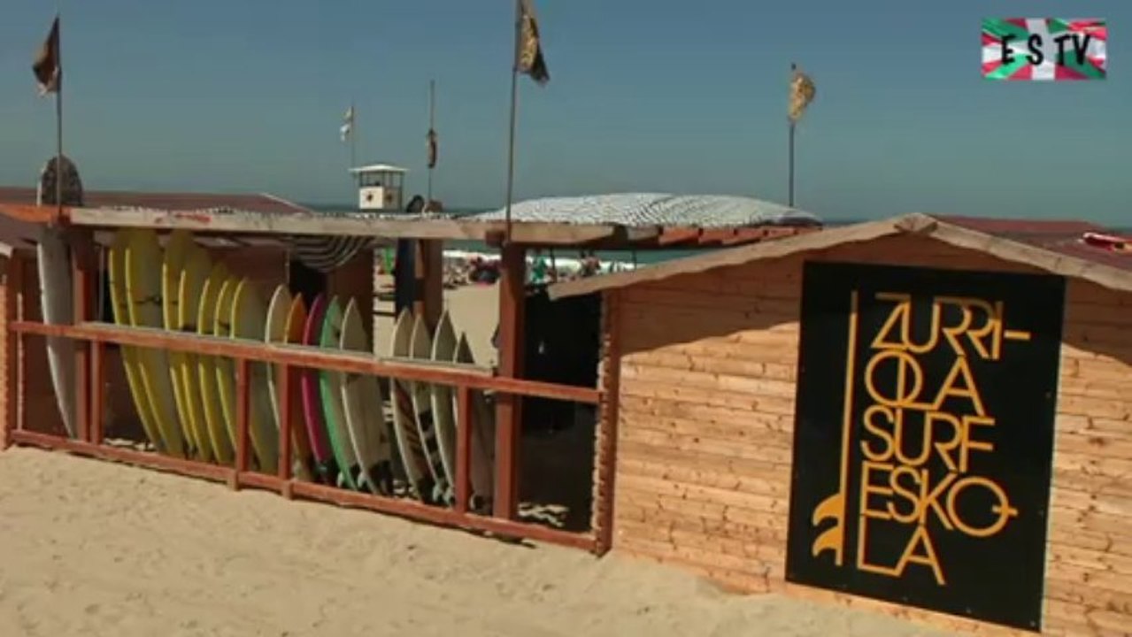 Donostia:  Playa de la Zurriola Surfistas - Euskadi Surf TV