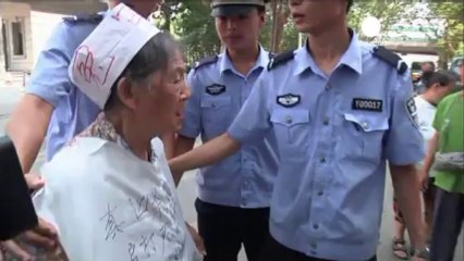 Tribunale blindato in Cina per l'avvio del processo a Bo...