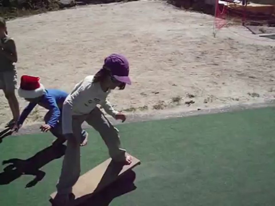 Yaële s'entraine à l'école de cirque