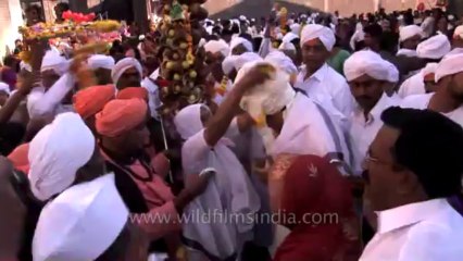 Tape 2-Solapur-Z1-hdv-Siddeshwar Maharaj Yatra from Mallika Arjun Temple-1