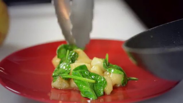 Roquefort, poires poêlées et épinards par Georges Gotrand - 1 appellation, 1 recette