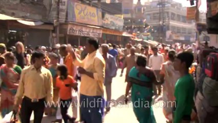 Varanasi-Ghat-Market-Shivratri-tape-7-60