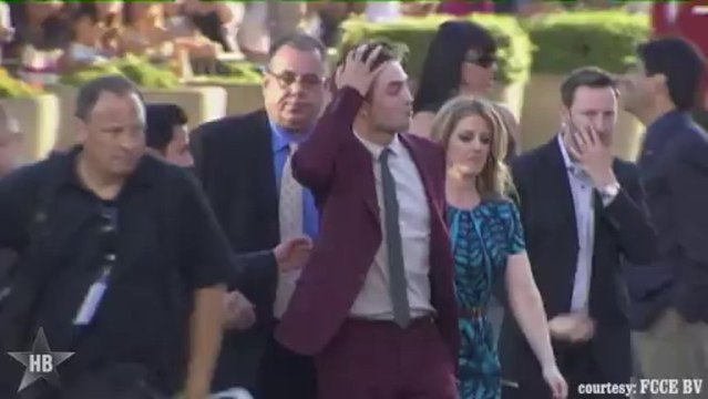 Robert Pattinson Caught Making Out With Mia Wasikowska.