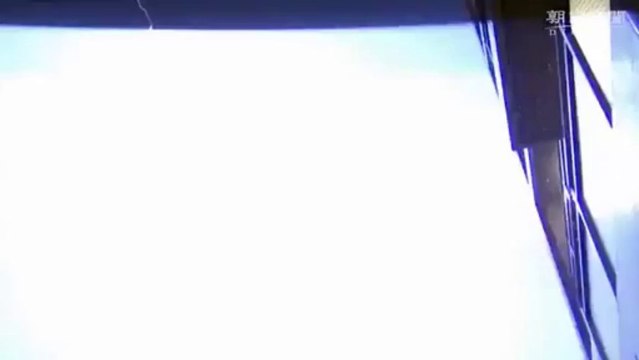 Amazing and impressive thunderstorm and lightning in Tokyo!