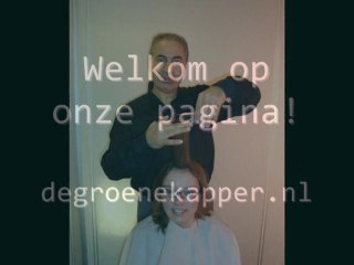 De groene kapper tegenover Dirk van den Broek