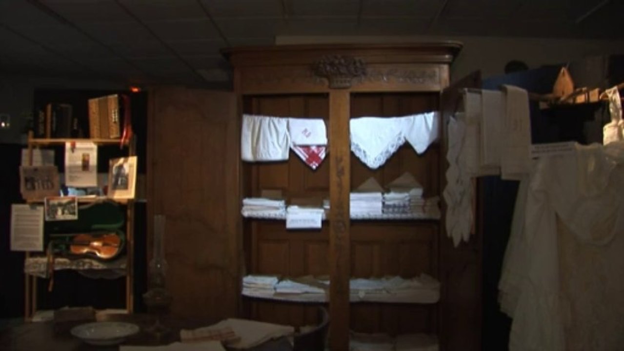 Exposition sur les traditions Normandes au musée des sapeurs pompiers de Montville : la promenade de l'armoire