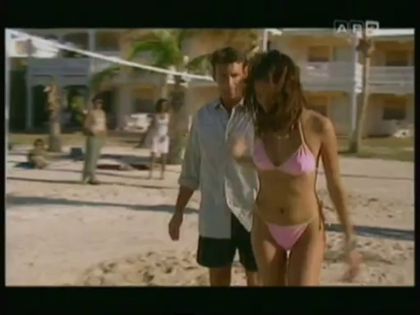 Eve Peyrieux LVDLA Pink Bikini 02 - Vidéo Dailymotion