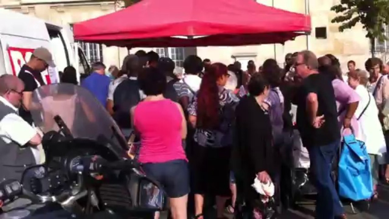 Vente militante contre la vie chère organisée par le PCF Saint-Denis