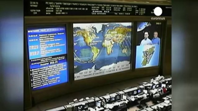 Dos tripulantes de la EEI salen al espacio exterior