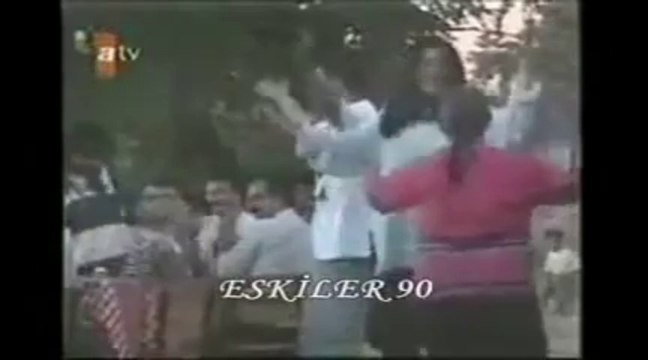 Ercan Saatçi and İzel and Çelik - Haydi şimdi Bütün Eller Havaya (Vidyo Klip)