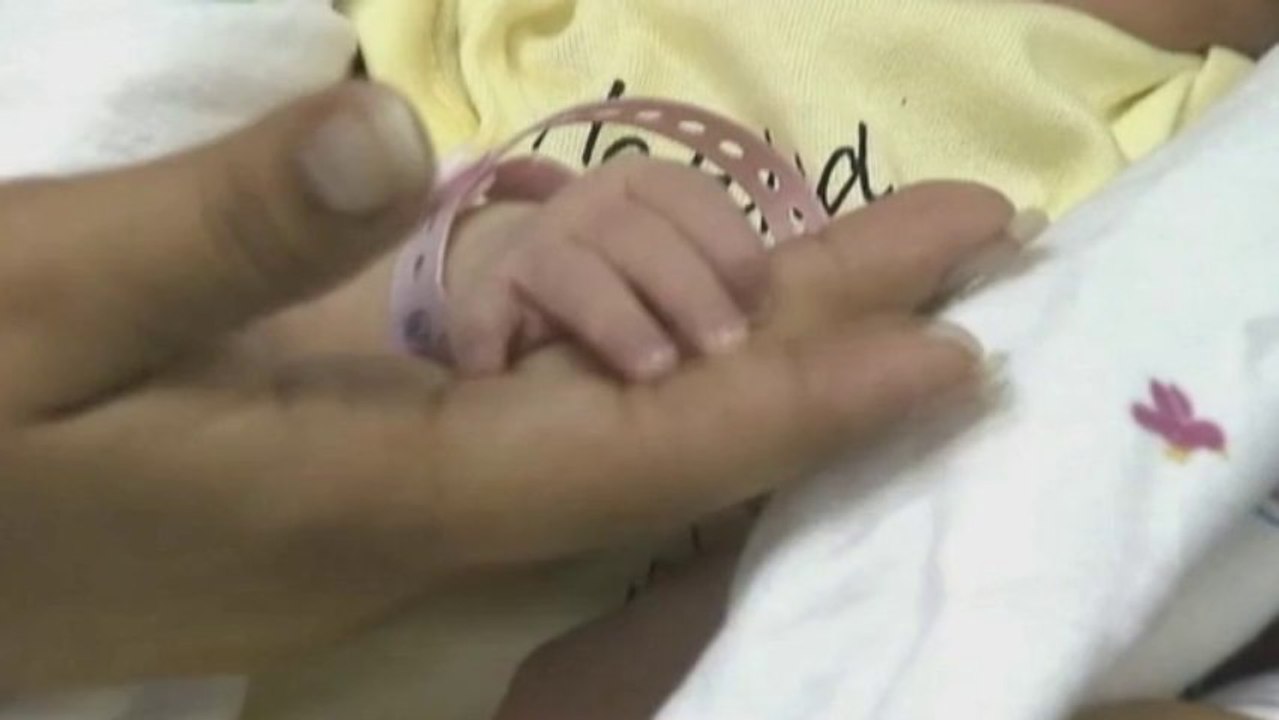 Mum gives birth in hospital lobby
