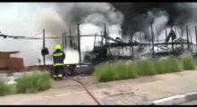 بالفيديو: شرطة أبوظبي تسيطر على حريق ضخم