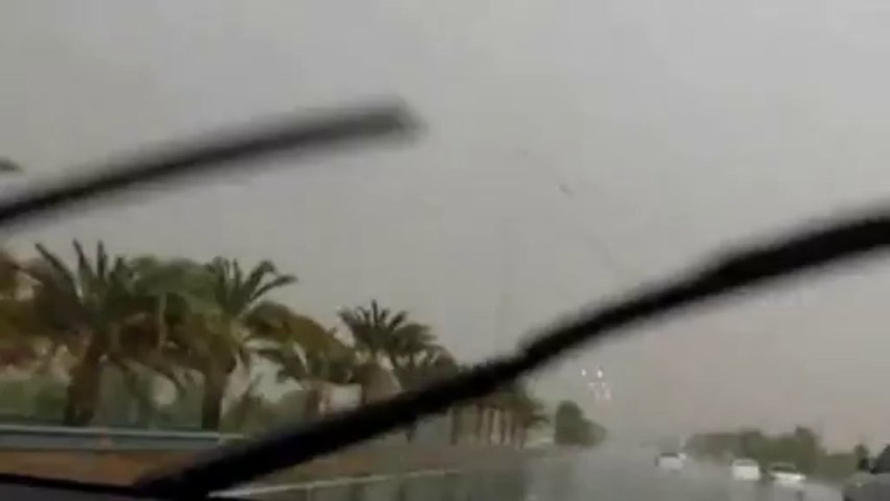 أمطار الخير على طريق العين