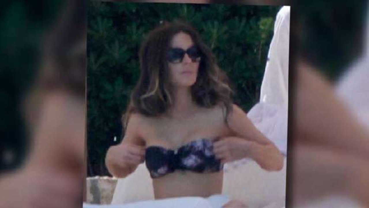 Kate Beckinsale Flaunts Bikini Body