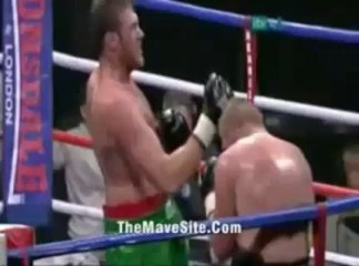 ملاكم يضرب نفسه