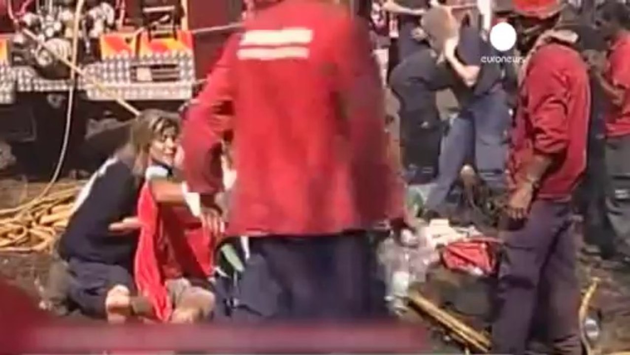 Muere un bombero y otros nueve resultan heridos en un...