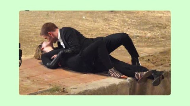 Les choses deviennent torrides sur le plateau entre Robert Pattinson et Mia Wasikowska