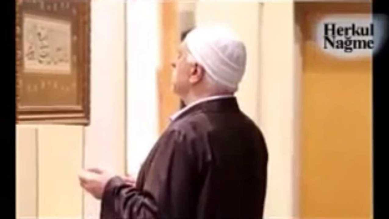 Fetullah Gülen kameraya bakarak selam veriyor