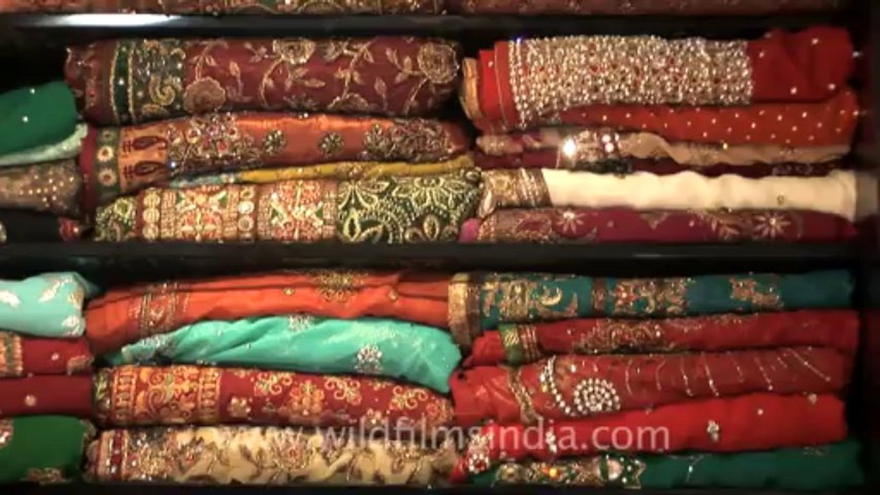 vadodara mall-saree shop-4