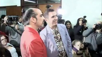 Gay couple in Uruguay tie the knot