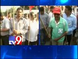 A.P NGOs activists sweep roads for Samaikhyandhra