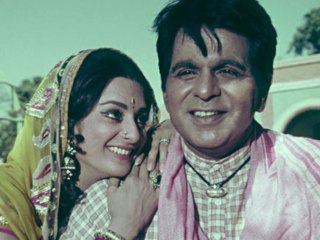 Descargar video: Dilip Kumar Saira Banu's Romantic Love Saga