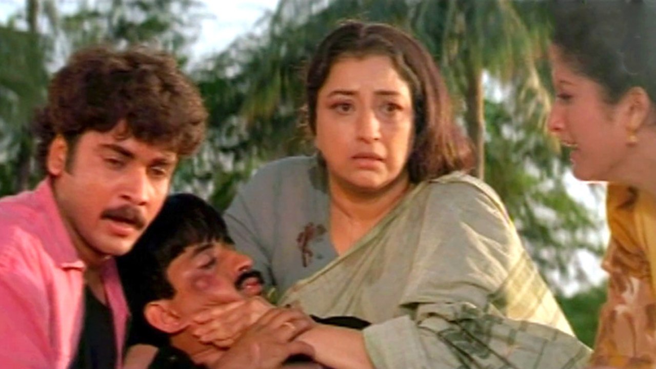 Chiranjeevulu Full Movie Part 5-14 - Raja Death Scene Ravi Teja And His Friends Try To Save Raja From Rowdys Attack - Ravi Teja, Sanghavi, Shivaji, Nagendra Babu, Brahmaji