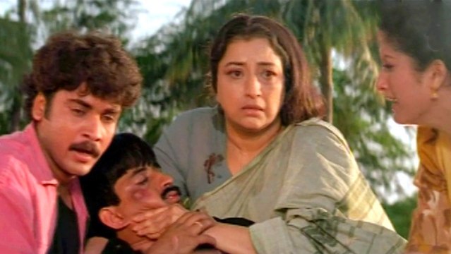 Chiranjeevulu Full Movie Part 5-14 - Raja Death Scene Ravi Teja And His Friends Try To Save Raja From Rowdys Attack - Ravi Teja, Sanghavi, Shivaji, Nagendra Babu, Brahmaji