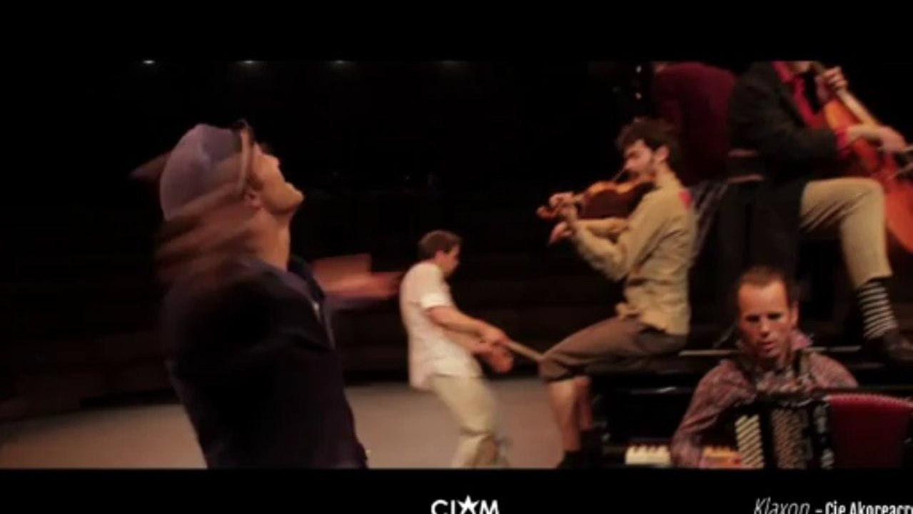 Klaxon - Cie Akoreacro - Jours [et nuits] de cirque(s)