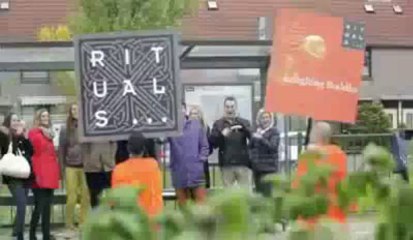 بضحكة واحدة ممكن تضحك البشرية كلها