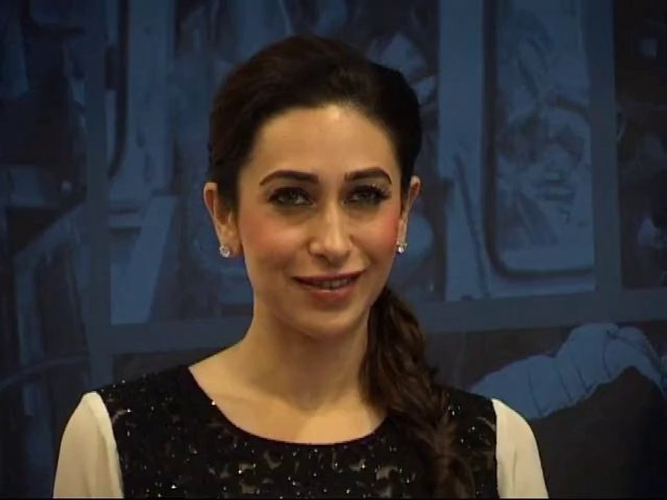 Raw:karishma kapoor at celeberation of drivers days
