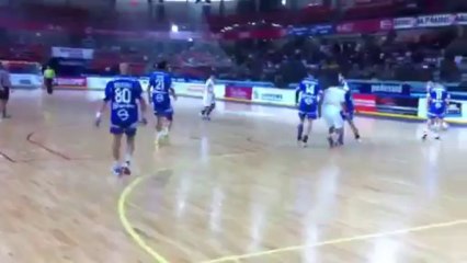 MastersHandball | MAHB-Minsk Joli plaquage de Bundalo sur Accambray