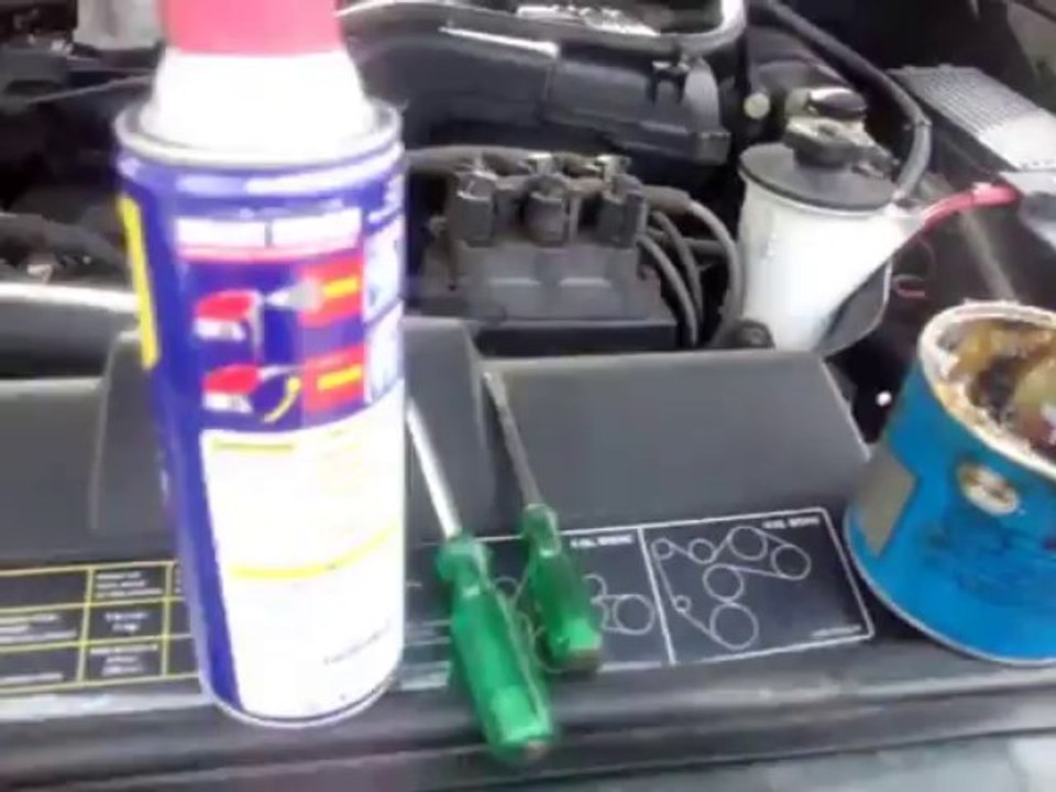 Cómo Cambiar la bombilla del faro delantero Autos Camionetas