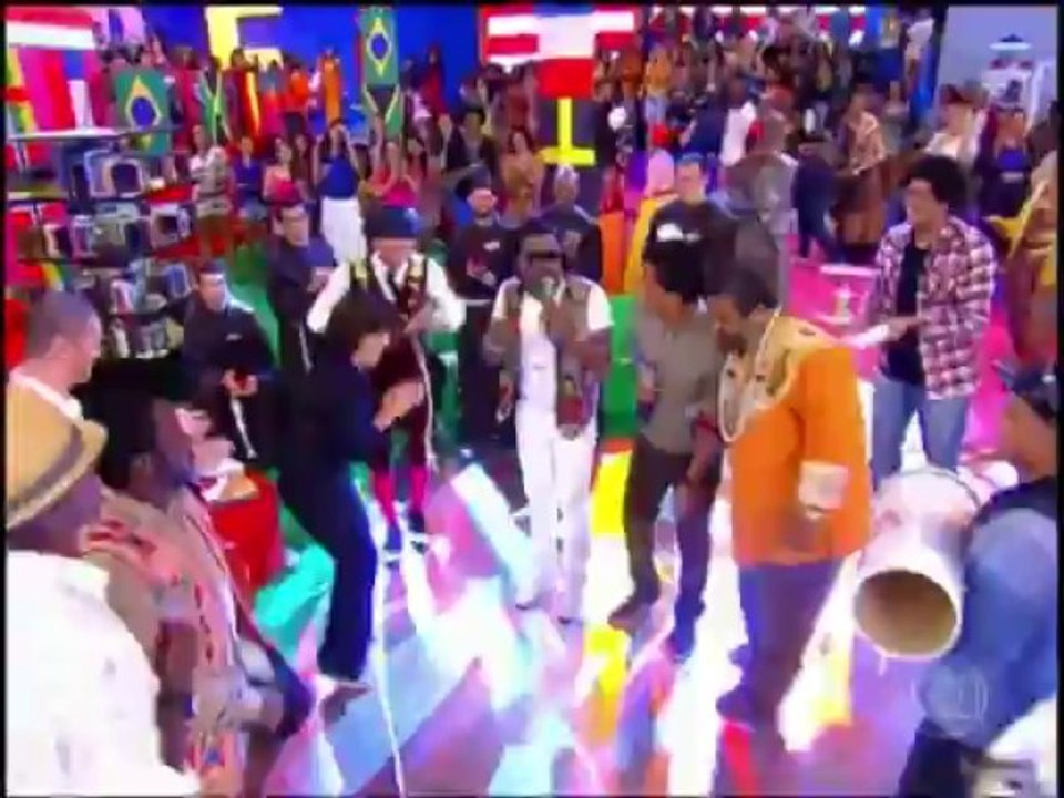 Dani Monteiro invade os bastidores do Esquenta (Vídeo Show)