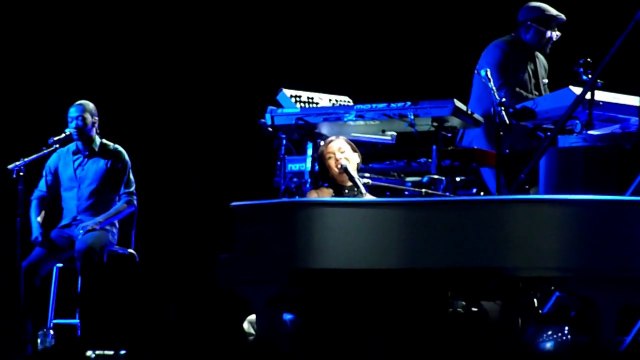 Alicia Keys : Set The World On Fire Tour - Bercy, Paris : Fallin'
