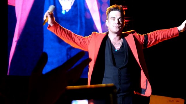 Robbie Williams : Take The Crown Stadium Tour 2013 - Stade Roi-Baudouin, Bruxelles : Feel