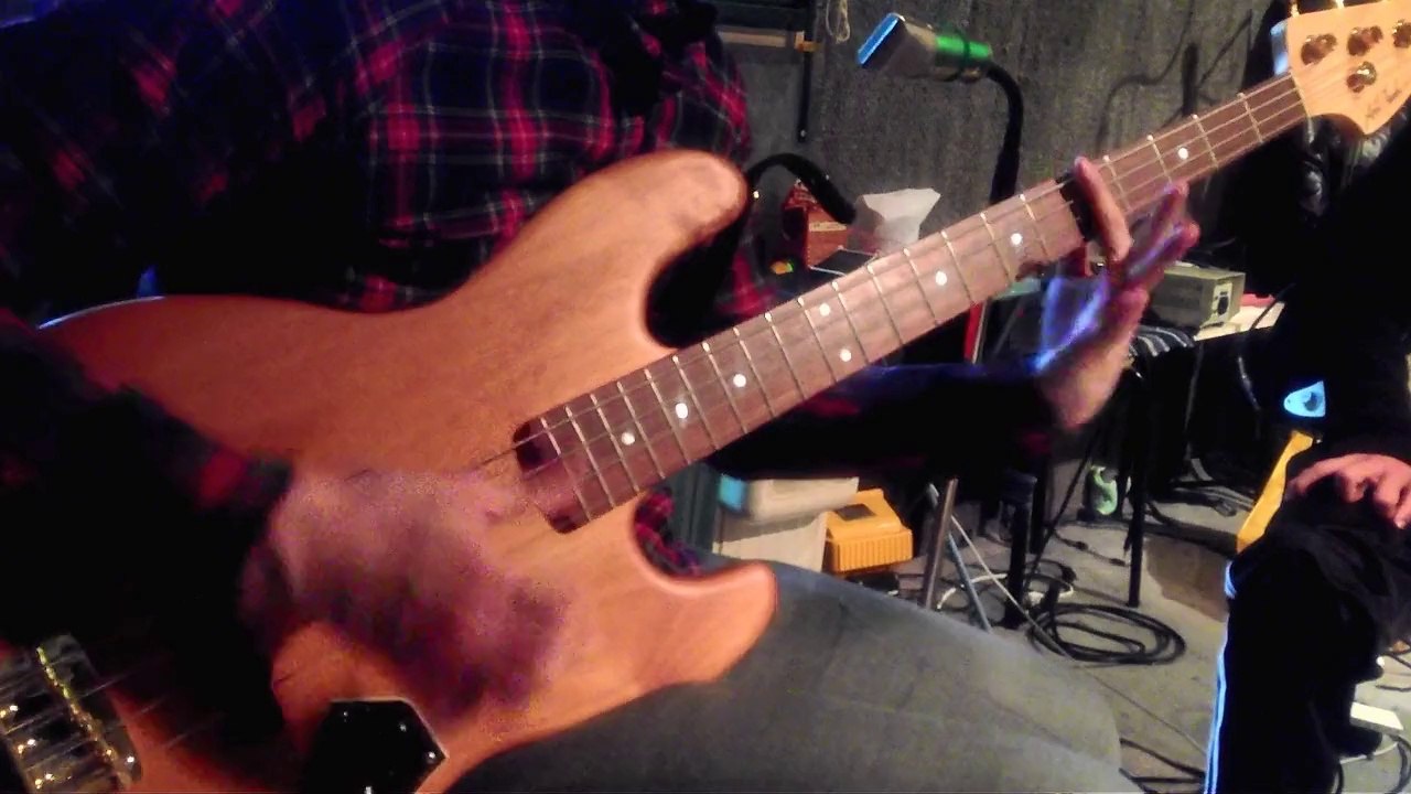 2013年1月20日(日)スタジオにて二家本先生によるベースソロ解説 (曲名→The De'but,) 『有形ランペイジ』さんの1stアルバム 『有形世界リコンストラクション』より