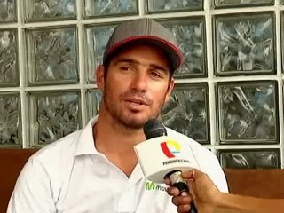 Piccolo Clemente recibió trofeo oficial como Campeón Mundial de Longboard 2013