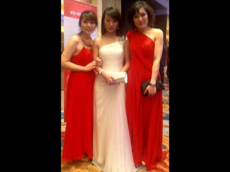 Find your affordable prom dresses at coniefoxgirl.com