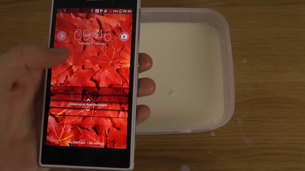 Flappy Bird Inside Milk Sony Xperia Z1 HD Gameplay Trailer