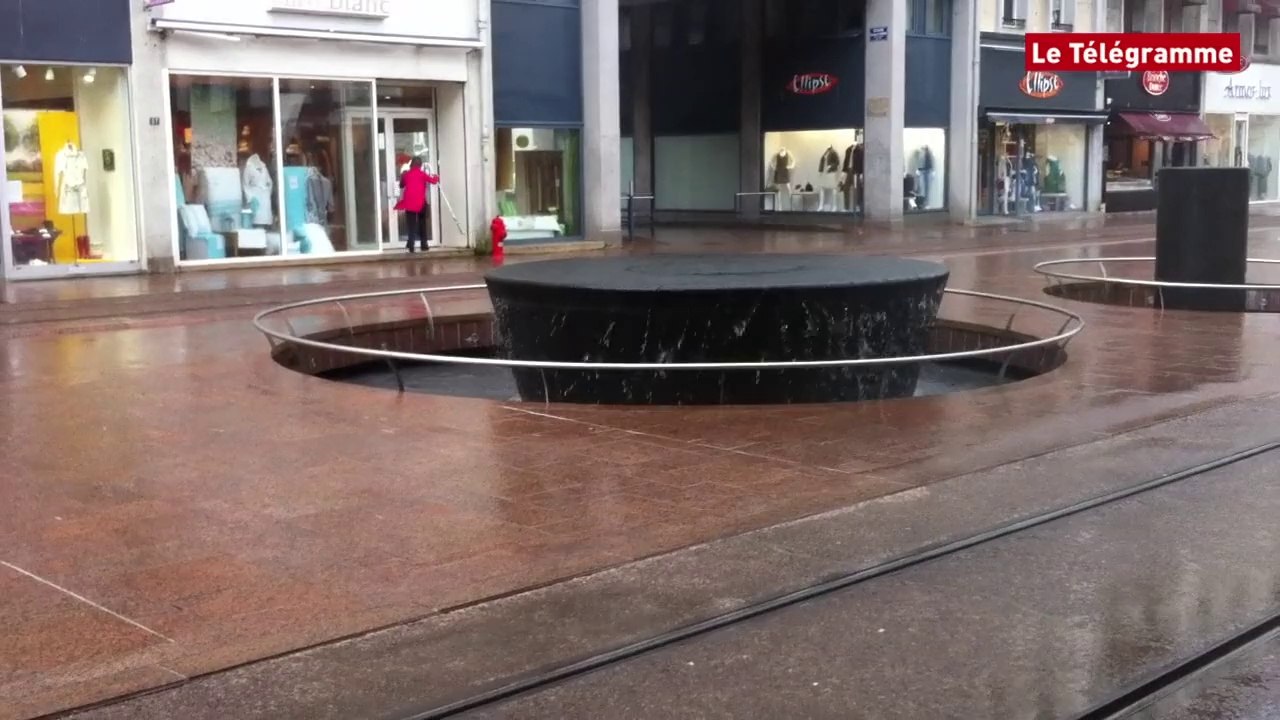 Brest. Le vent souffle fort rue de Siam