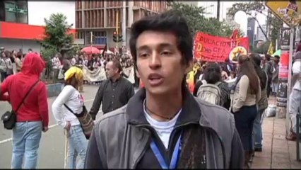 Studenti con gli agricoltori. La Colombia si infiamma
