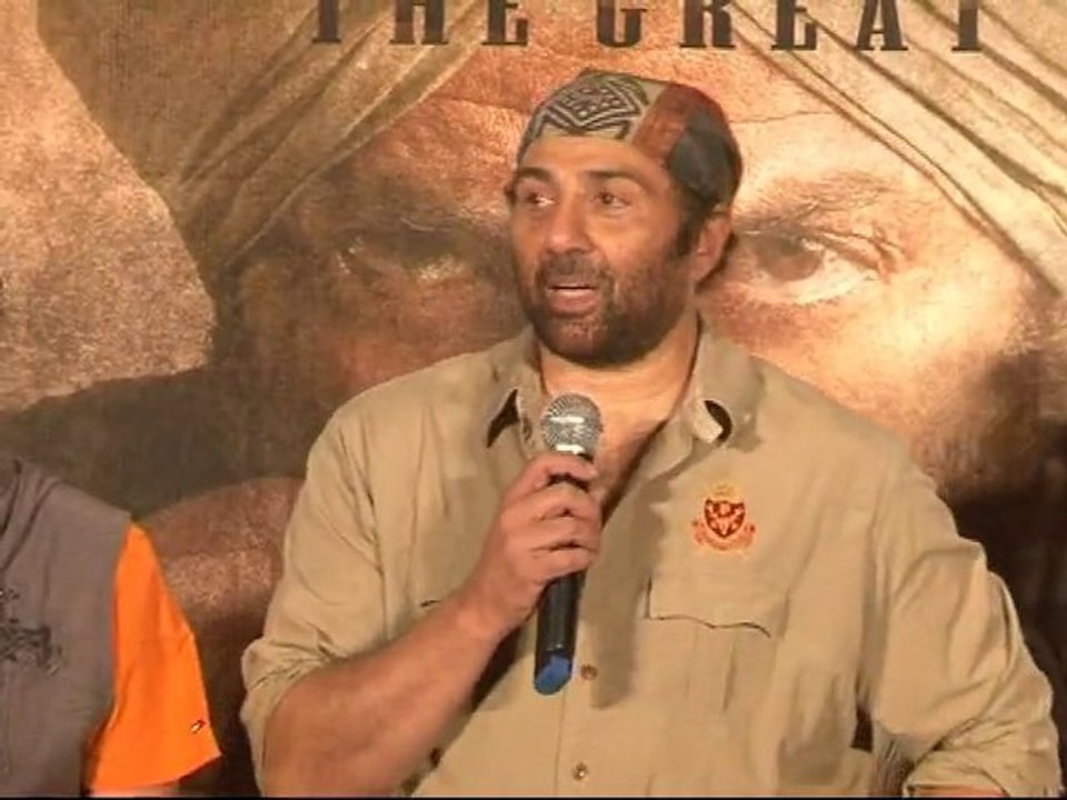 Raw:first look of film singh saab the great