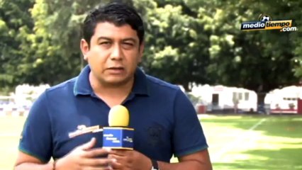 Luis Michel levanta la mano para el Tri