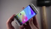 مطرقة وسكين ومفتاح حاد … أول اختبار متانة لهاتف Moto X