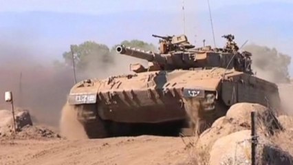 Israeli troops patrol Syria border