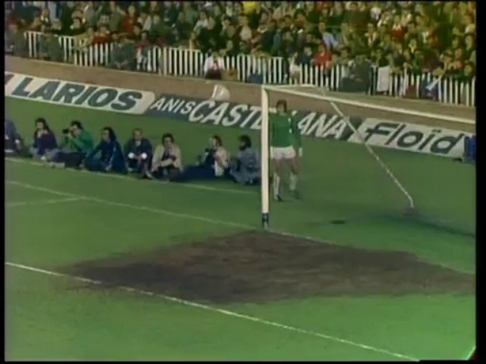 FC Barcelona v Leeds United - European Cup semi final second leg 23/4/75 (First half)