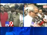 Police didnot allow Y.S.Vivekanda to visit Jagan in Osmania