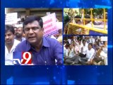 Seemandhra and Telangana employees competing rallies